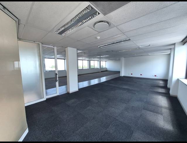 1,001M² OFFICE TO LET IN ROSEBANK